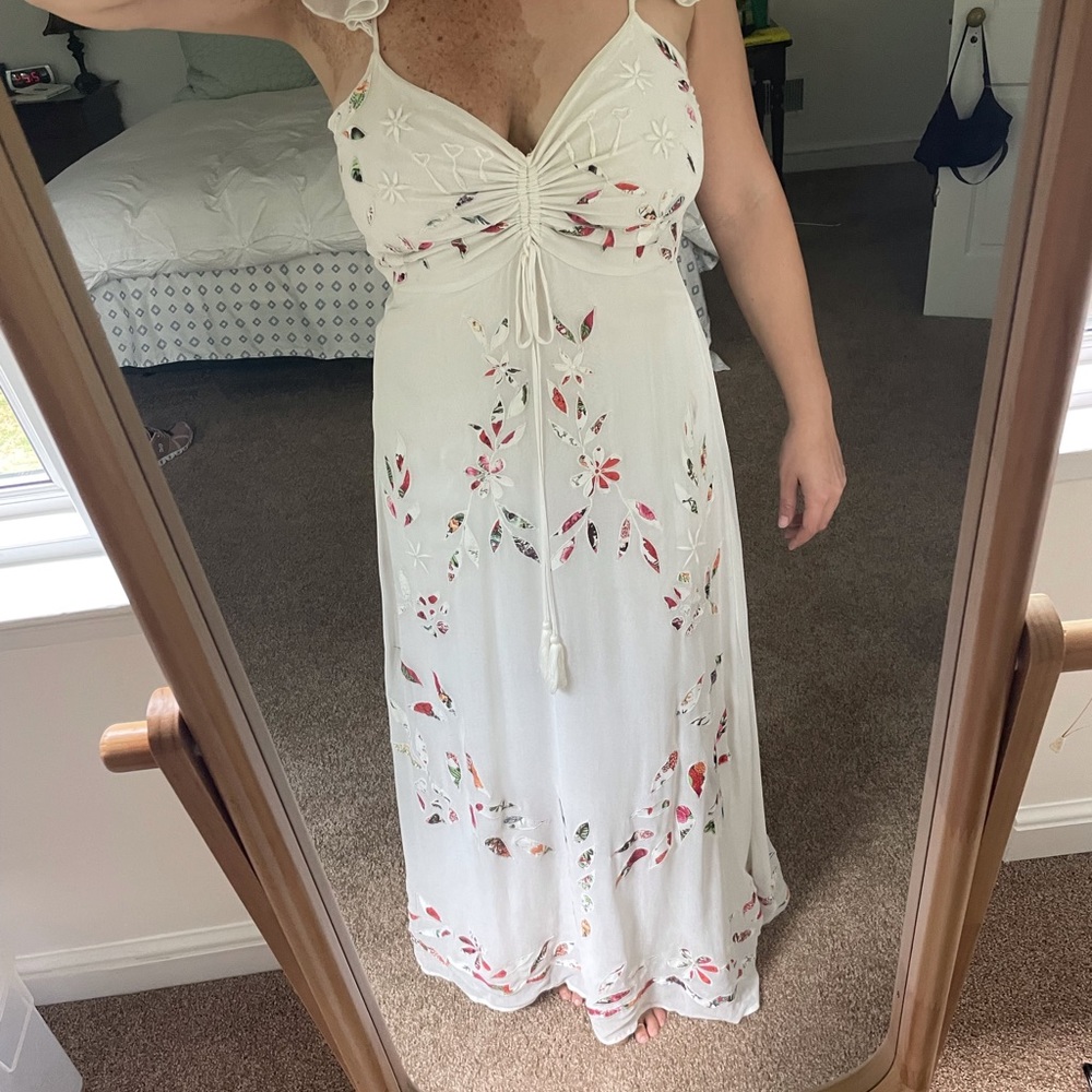 White farm rio maxi with flower detail size 12 - Picture 8 of 11